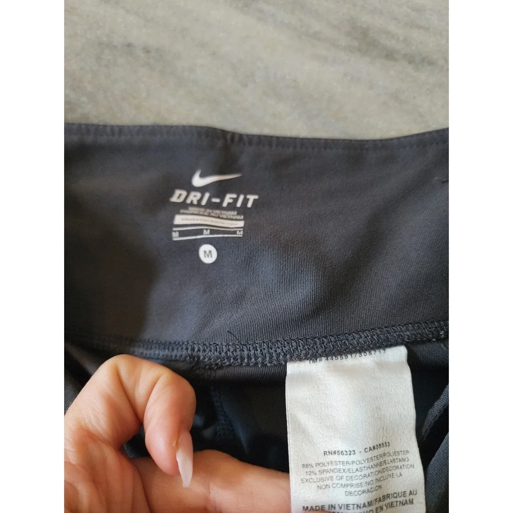 Nike Dri-FIT Womens Gray Capri Athletic Pants Wide Leg Crop Yoga Size M
